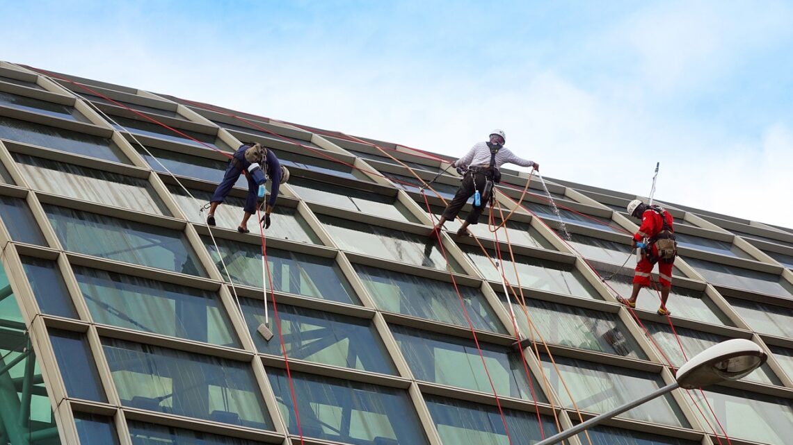 werken op hoogte, valbeveiliging, harnas